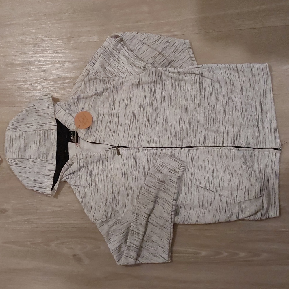 🦄 Grey and white hoodie